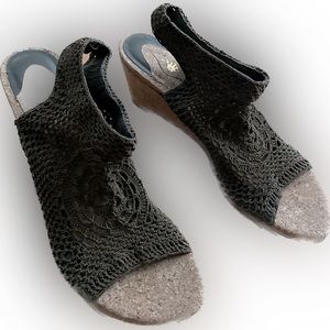 Nina Originals “Nevaeh” Crochet Shootie sz 7 …wedge cork heel